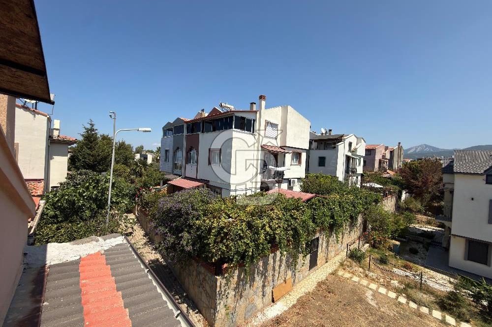 Guzelbahçe Kahramandere’de bahçeli teraslı şöminelı villa