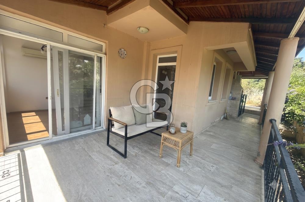 Guzelbahçe Kahramandere’de bahçeli teraslı şöminelı villa