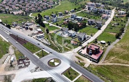 Güzelbahçe Çamlı Mahallesi’nde köşe parsel ticari arsa
