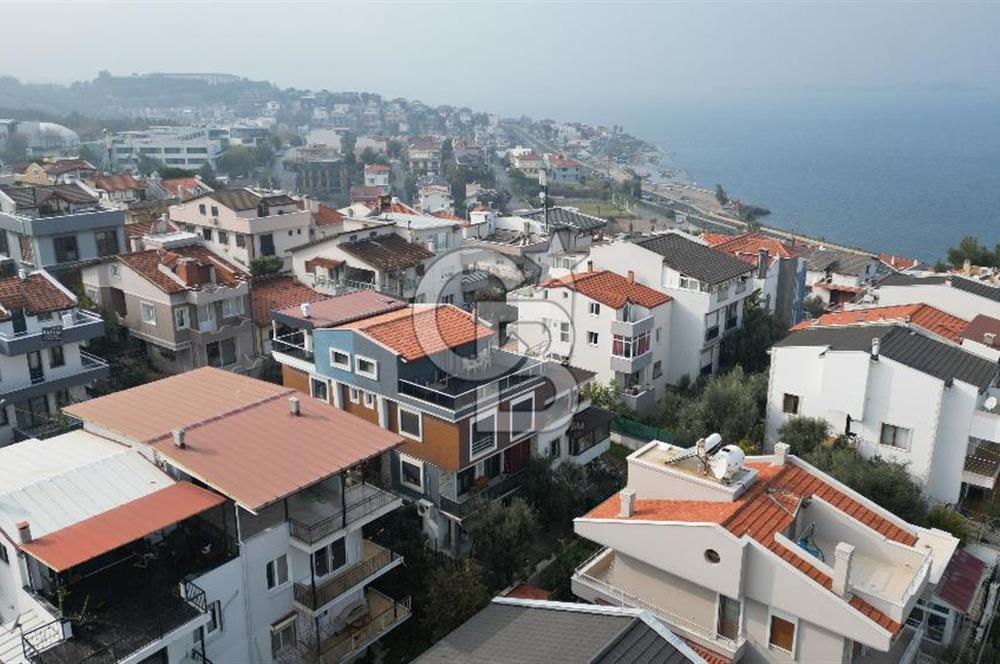 Urla Zeytinalanında Deniz Manzaralı Teraslı 3+1 Satılık Daire