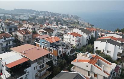 Urla Zeytinalanında Deniz Manzaralı Teraslı 3+1 Satılık Daire