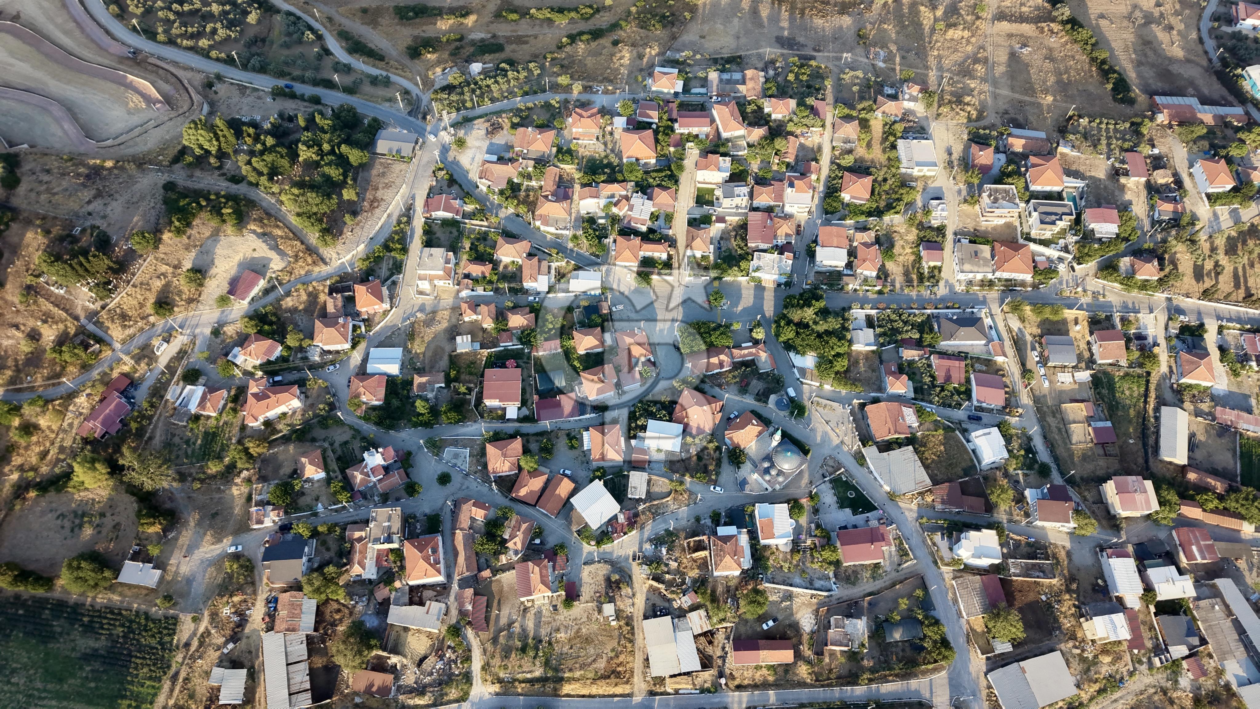 Seferihisar Turgut Köyü’nde 1.000 m² Köy İçi İmarlı Tarla