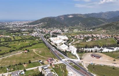 Güzelbahçe Çamlı Mahallesi’nde köşe parsel ticari arsa