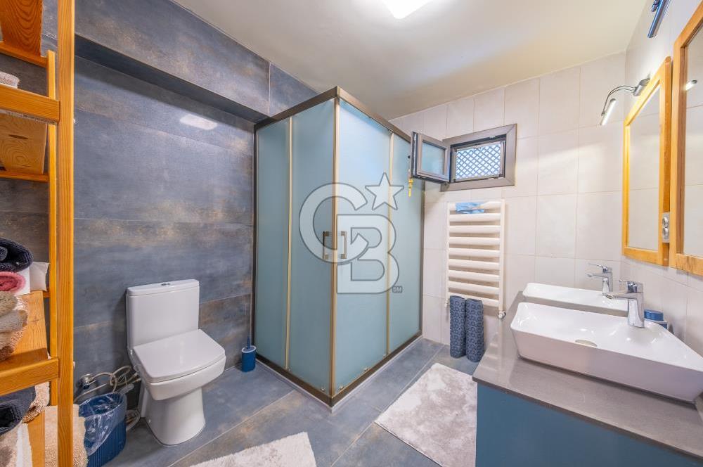 URLA ATATÜRK MAH DENİZE YAKIN SATILIK 5+1 TRİPLEKS VİLLA