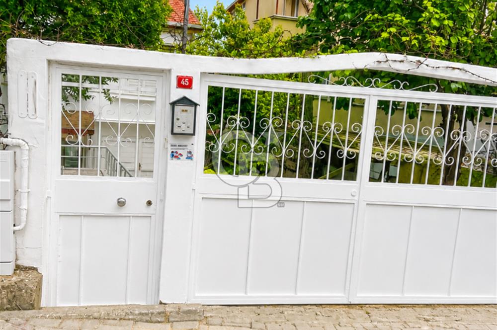 BÜYÜKÇEKMECE'DE GENİŞ BAHÇELİ DENİZ MANZARALI 6+2 MÜSTAKİL VİLLA