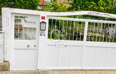 BÜYÜKÇEKMECE'DE GENİŞ BAHÇELİ DENİZ MANZARALI 6+2 MÜSTAKİL VİLLA