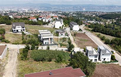 BAŞİSKELE'DE DENİZ MANZARALI 5+2 EŞYALI ÖZEL DİZAYN HEMEN TAŞIN