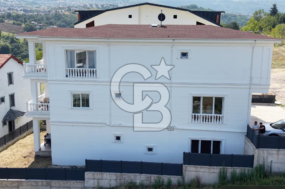 BAŞİSKELE'DE DENİZ MANZARALI 5+2 EŞYALI ÖZEL DİZAYN HEMEN TAŞIN