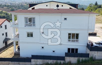 BAŞİSKELE'DE DENİZ MANZARALI 5+2 EŞYALI ÖZEL DİZAYN HEMEN TAŞIN