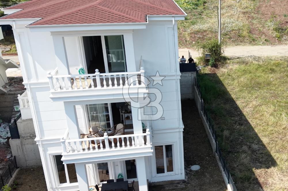 BAŞİSKELE'DE DENİZ MANZARALI 5+2 EŞYALI ÖZEL DİZAYN HEMEN TAŞIN