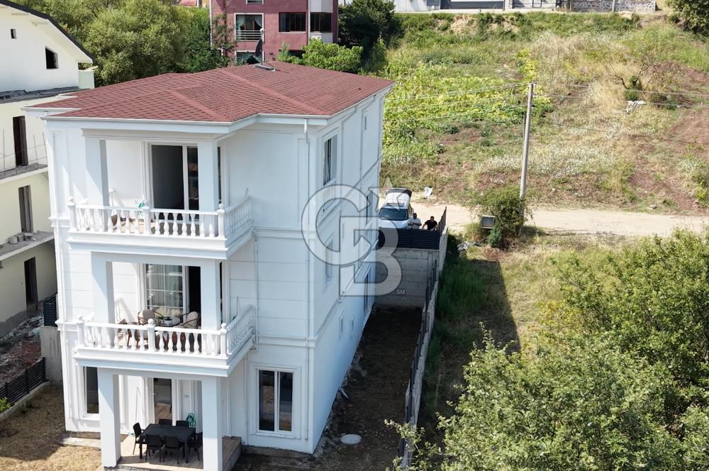 BAŞİSKELE'DE DENİZ MANZARALI 5+2 EŞYALI ÖZEL DİZAYN HEMEN TAŞIN
