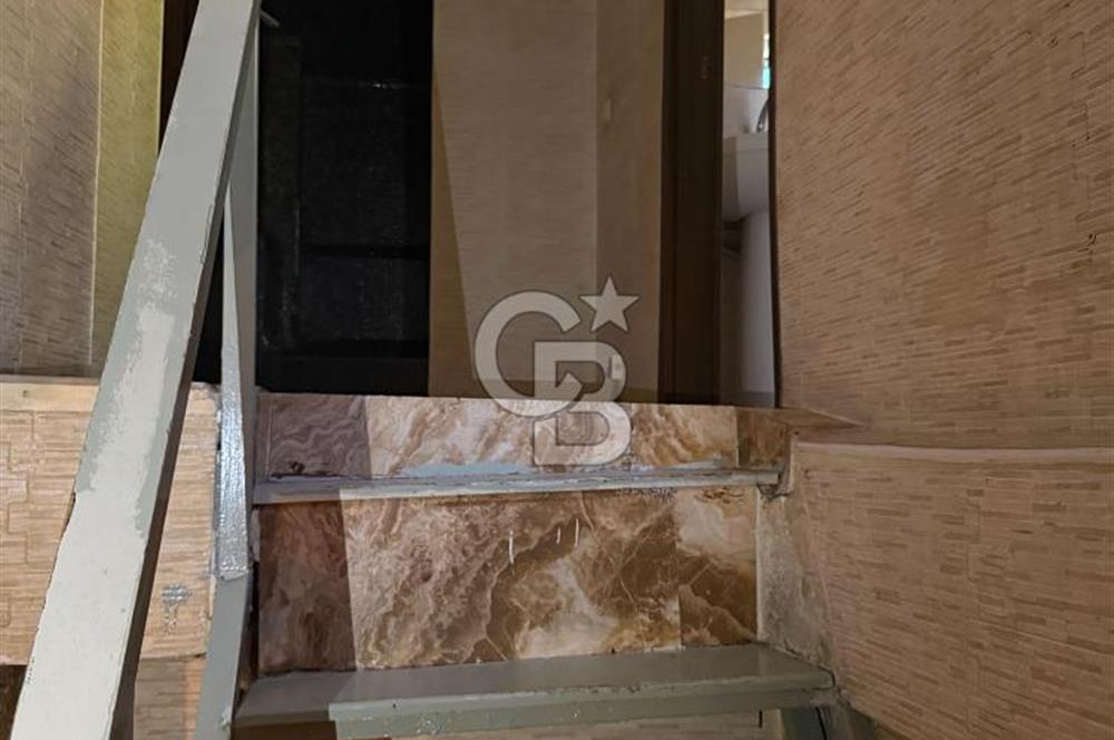 Konak Mithatpasa Caddesi Üzerinde Deniz Manzaralı Satılık Dükkan