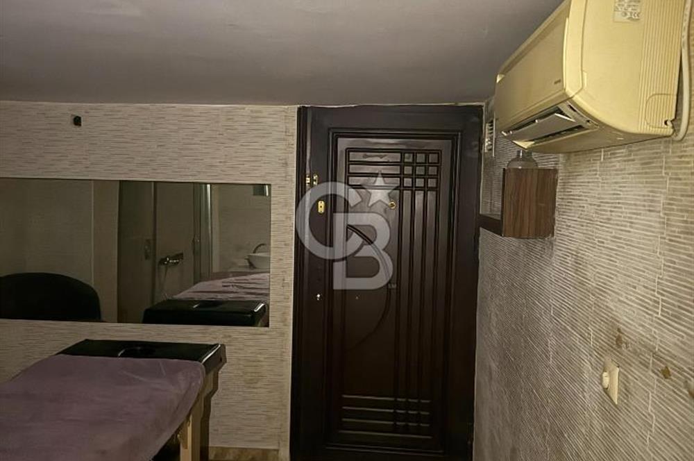 Konak Mithatpasa Caddesi Üzerinde Deniz Manzaralı Satılık Dükkan