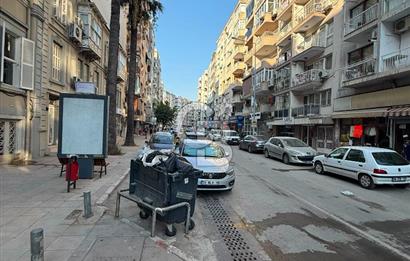 Konak Mithatpasa Caddesi Üzerinde Deniz Manzaralı Satılık Dükkan