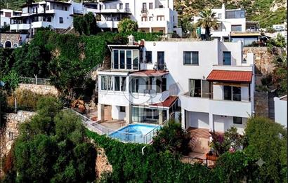 BODRUM UMURCA VİLLATEPE EVLERİNDE KALE VE DENİZ MANZARALI VİLLA