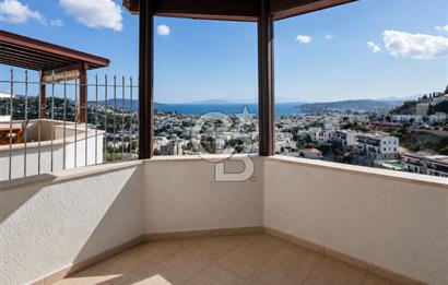 BODRUM UMURCA VİLLATEPE EVLERİNDE KALE VE DENİZ MANZARALI VİLLA