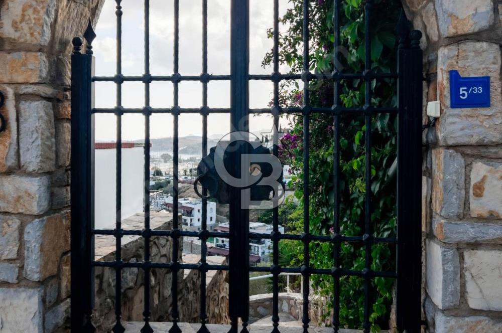 BODRUM UMURCA VİLLATEPE EVLERİNDE KALE VE DENİZ MANZARALI VİLLA