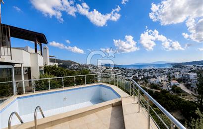 BODRUM UMURCA VİLLATEPE EVLERİNDE KALE VE DENİZ MANZARALI VİLLA