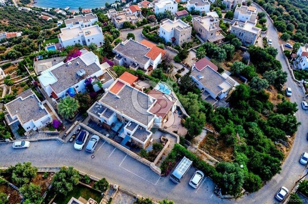 BODRUM UMURCA VİLLATEPE EVLERİNDE KALE VE DENİZ MANZARALI VİLLA