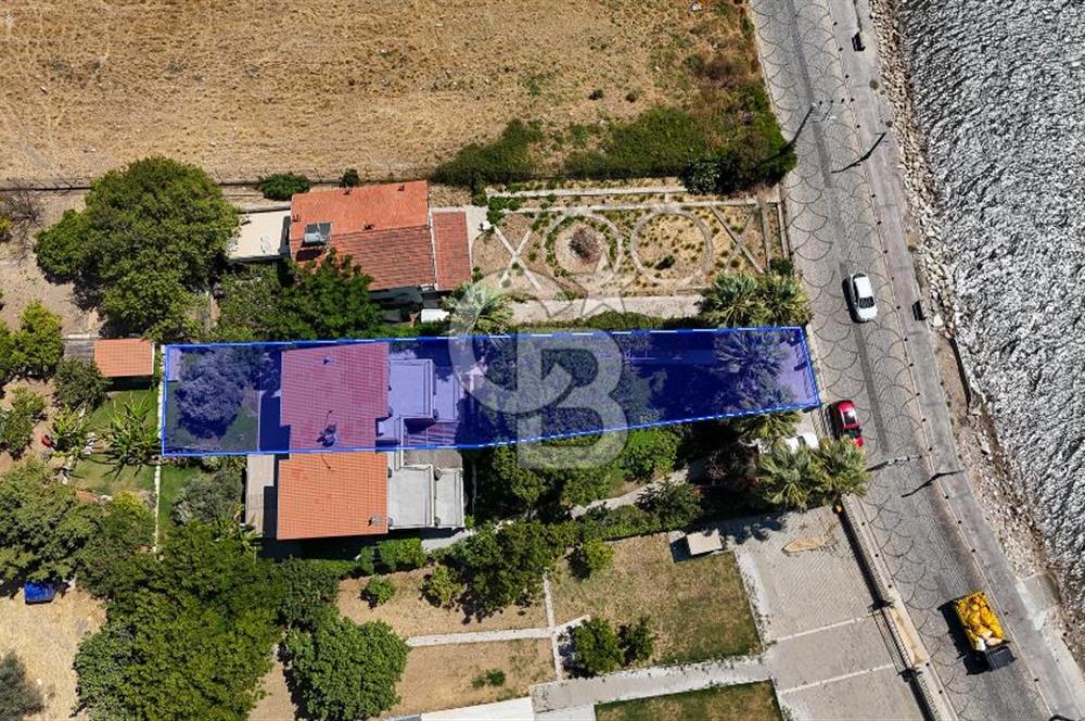 Urla Özbek’te Denize Sıfır 3 Katlı Özel Villa