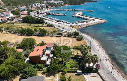 Urla Özbek’te Denize Sıfır 3 Katlı Özel Villa