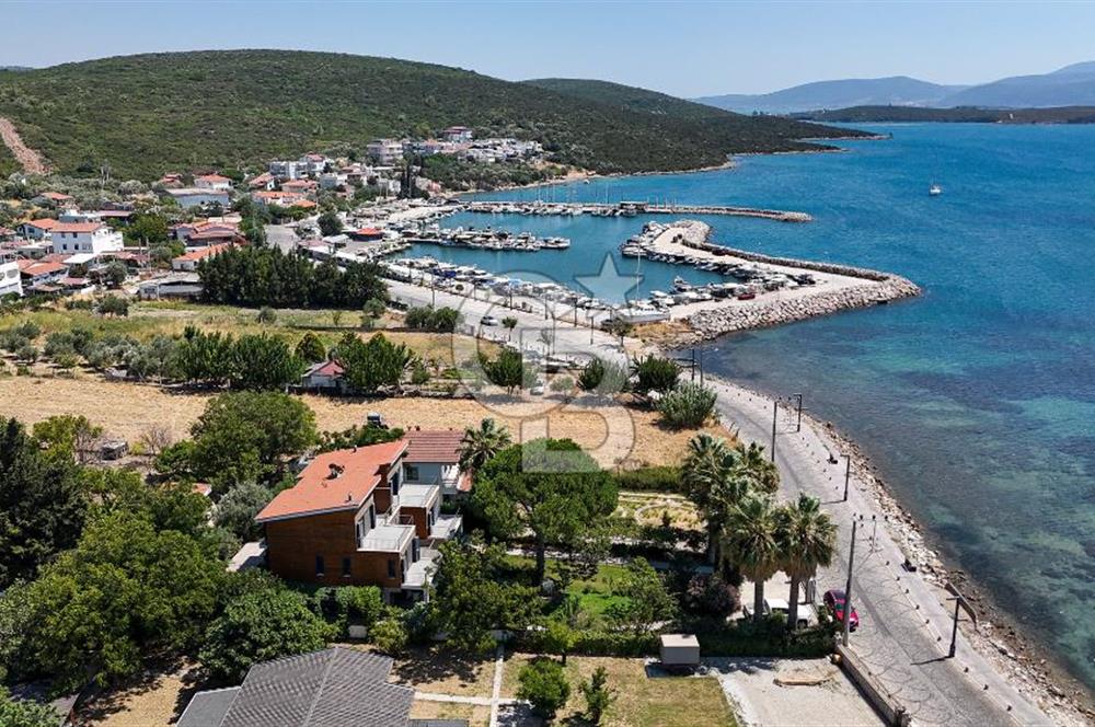 Urla Özbek’te Denize Sıfır 3 Katlı Özel Villa