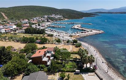 Urla Özbek’te Denize Sıfır 3 Katlı Özel Villa