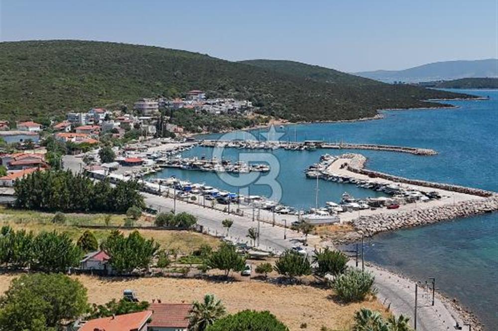 Urla Özbek’te Denize Sıfır 3 Katlı Özel Villa