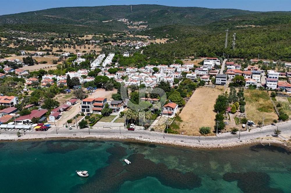 Urla Özbek’te Denize Sıfır 3 Katlı Özel Villa