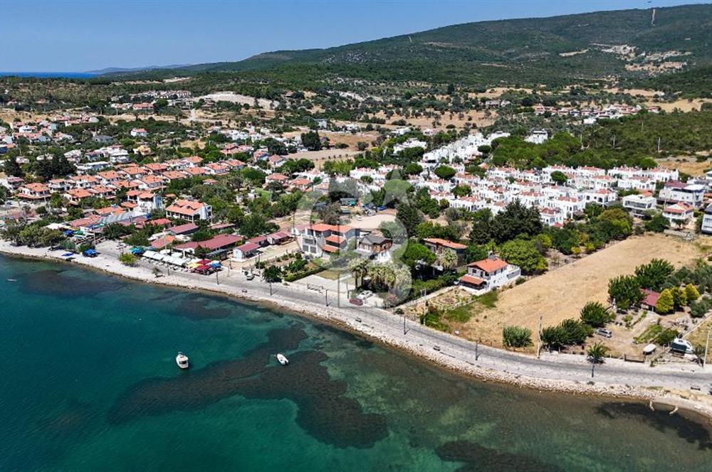 Urla Özbek’te Denize Sıfır 3 Katlı Özel Villa