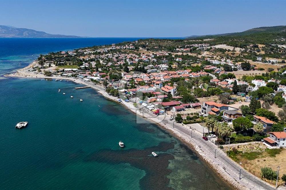 Urla Özbek’te Denize Sıfır 3 Katlı Özel Villa