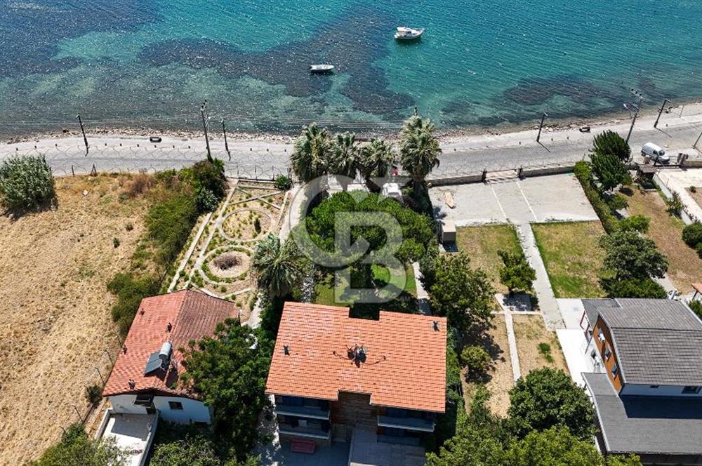 Urla Özbek’te Denize Sıfır 3 Katlı Özel Villa