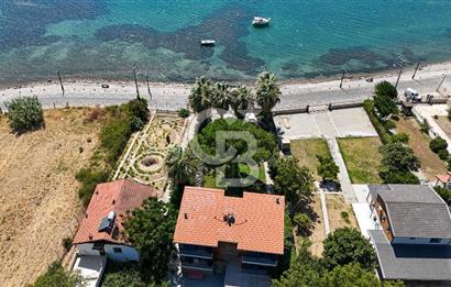 Urla Özbek’te Denize Sıfır 3 Katlı Özel Villa