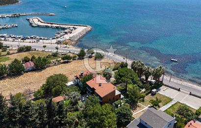 Urla Özbek’te Denize Sıfır 3 Katlı Özel Villa