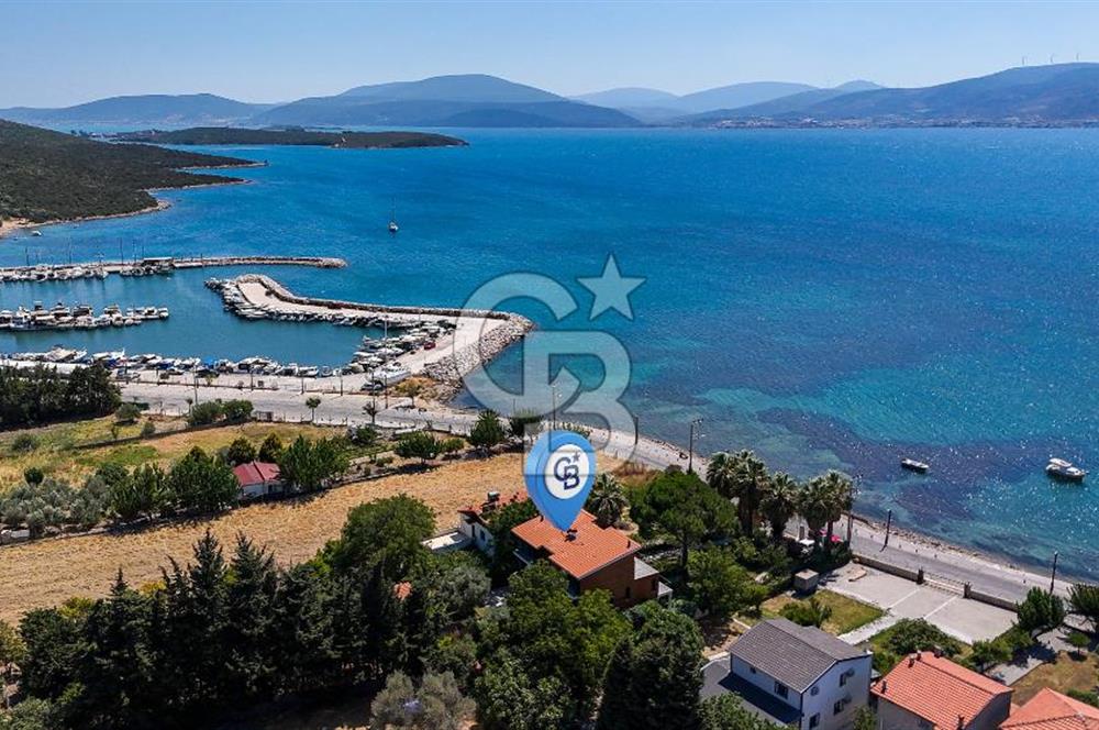 Urla Özbek’te Denize Sıfır 3 Katlı Özel Villa