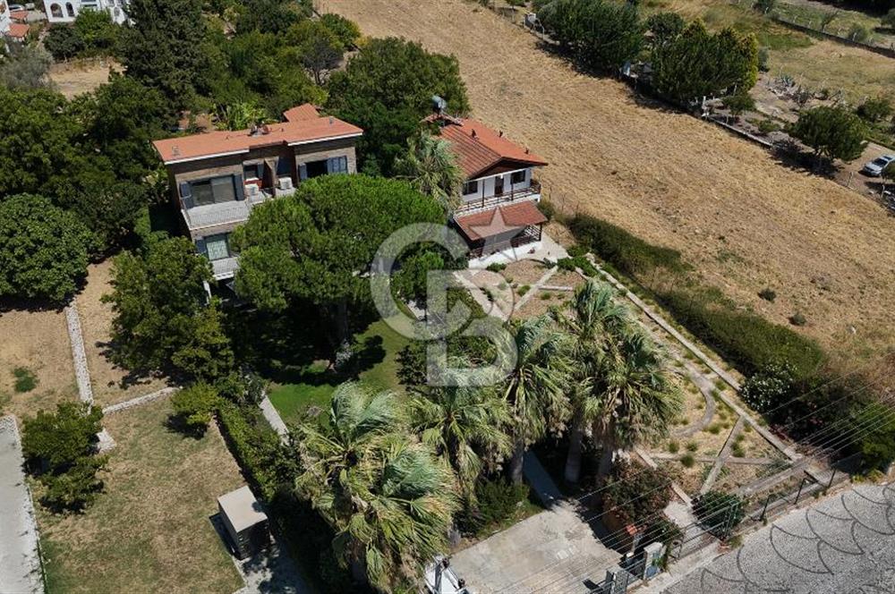 Urla Özbek’te Denize Sıfır 3 Katlı Özel Villa