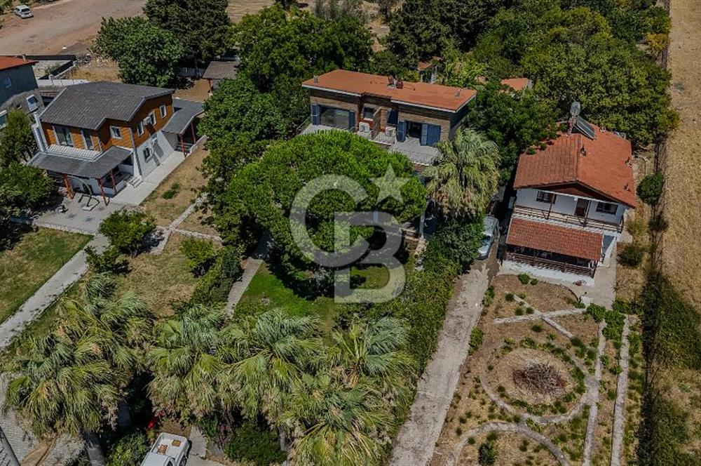 Urla Özbek’te Denize Sıfır 3 Katlı Özel Villa
