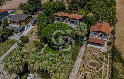 Urla Özbek’te Denize Sıfır 3 Katlı Özel Villa