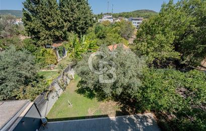 Urla Özbek’te Denize Sıfır 3 Katlı Özel Villa