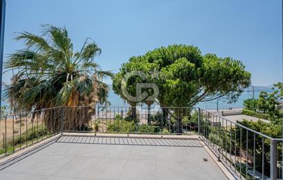 Urla Özbek’te Denize Sıfır 3 Katlı Özel Villa