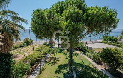 Urla Özbek’te Denize Sıfır 3 Katlı Özel Villa