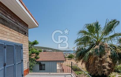 Urla Özbek’te Denize Sıfır 3 Katlı Özel Villa