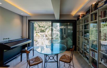 Urla Özbek’te Denize Sıfır 3 Katlı Özel Villa