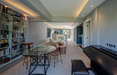 Urla Özbek’te Denize Sıfır 3 Katlı Özel Villa