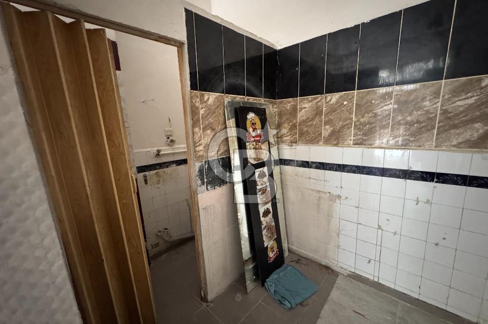 Karşıyaka Çarşı Spotçular Sokağında Satılık 20 m2 Bacalı Dükkan