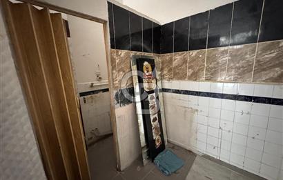 Karşıyaka Çarşı Spotçular Sokağında Satılık 20 m2 Bacalı Dükkan
