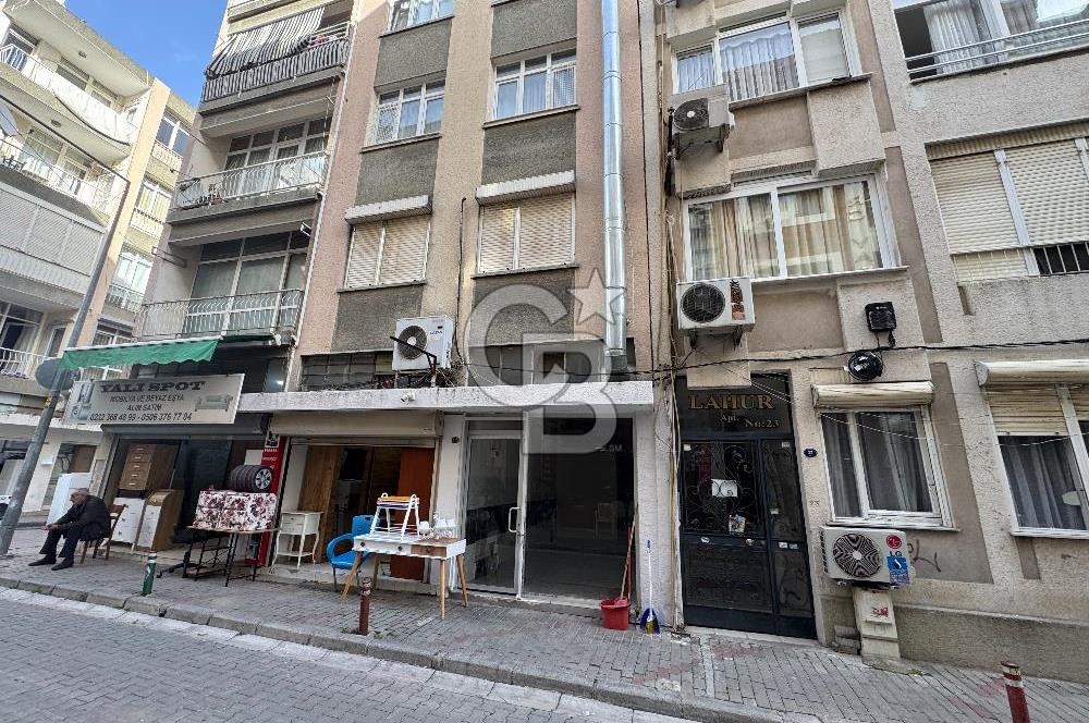 Karşıyaka Çarşı Spotçular Sokağında Satılık 20 m2 Bacalı Dükkan