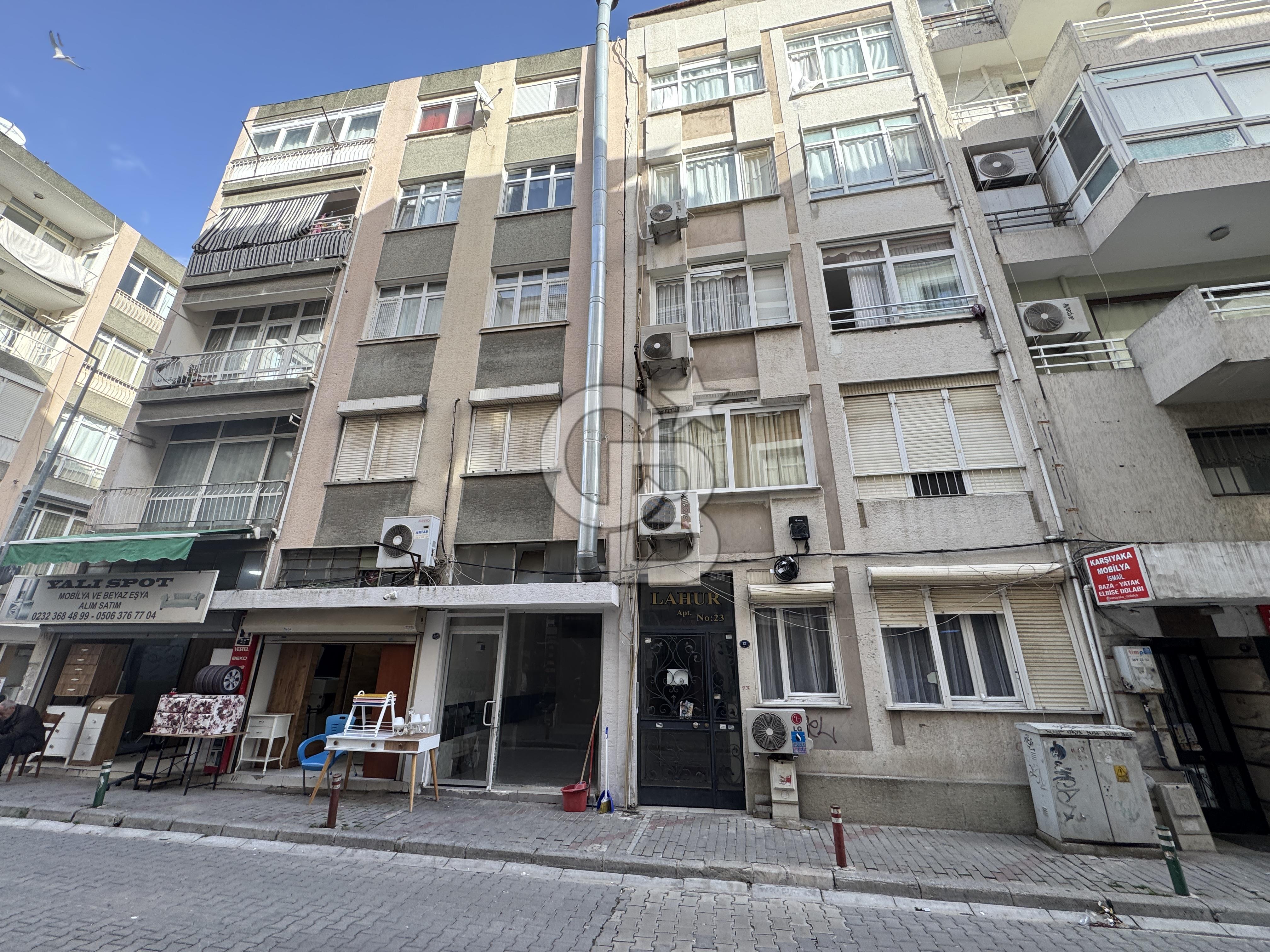 Karşıyaka Çarşı Spotçular Sokağında Satılık 20 m2 Bacalı Dükkan