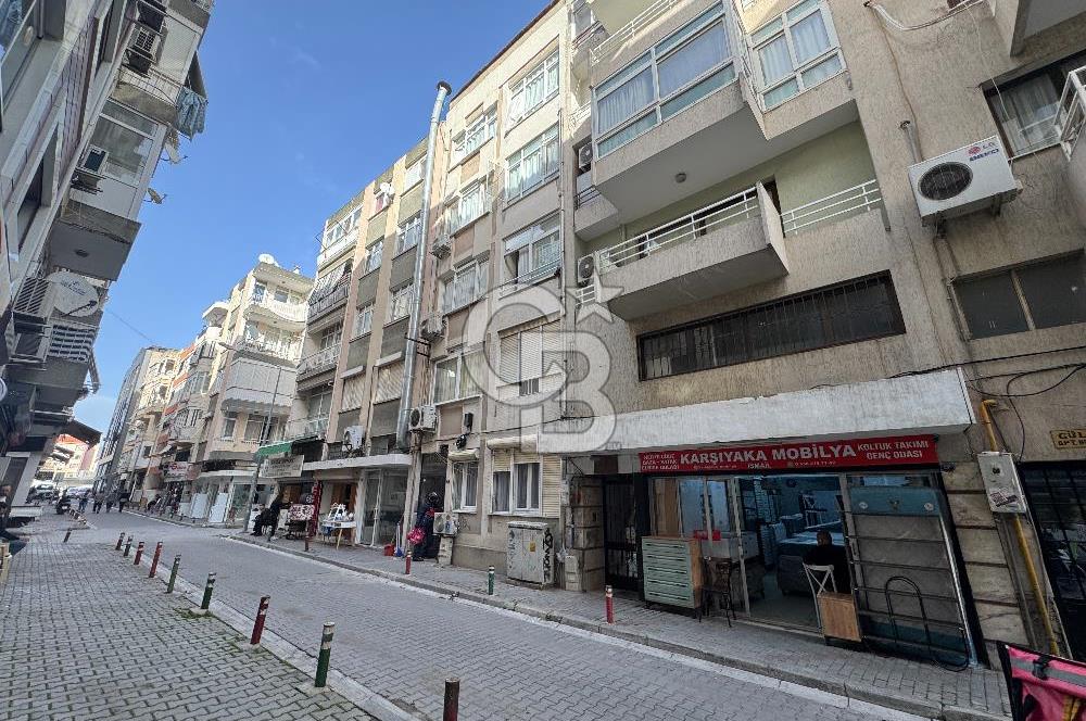 Karşıyaka Çarşı Spotçular Sokağında Satılık 20 m2 Bacalı Dükkan