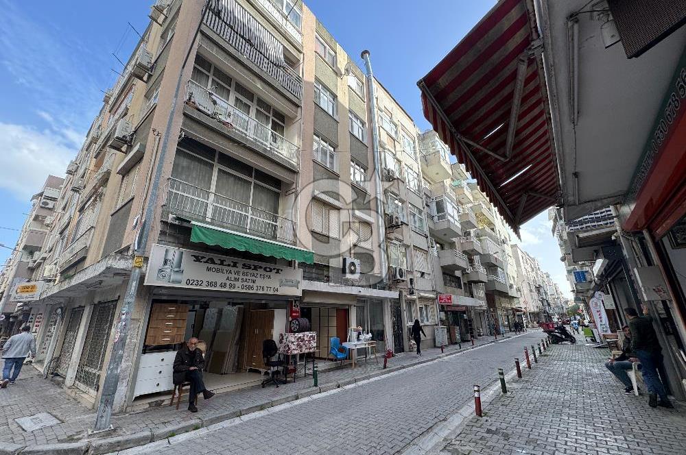 Karşıyaka Çarşı Spotçular Sokağında Satılık 20 m2 Bacalı Dükkan